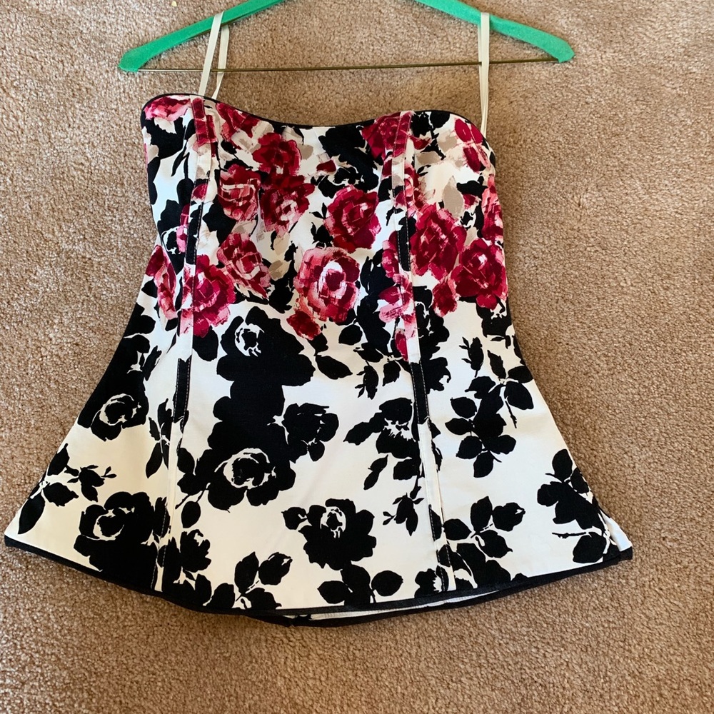 Flowered strapless top